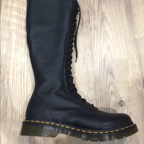 dr martens 1b60 virginia